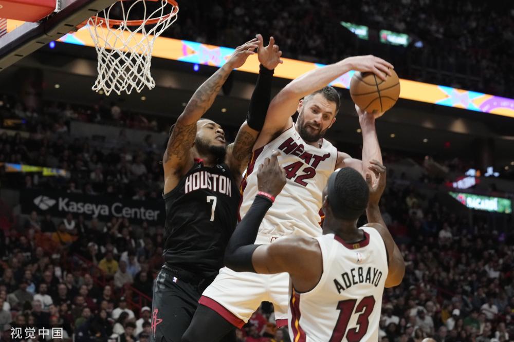 苏亚雷斯携 苏亚雷斯携